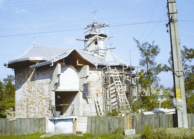 Biserica - vedere exterioară